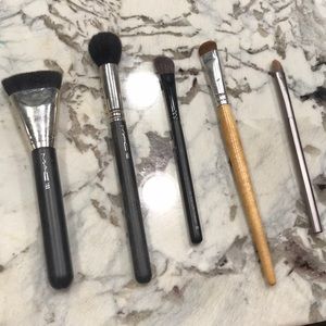 Makeup brushes